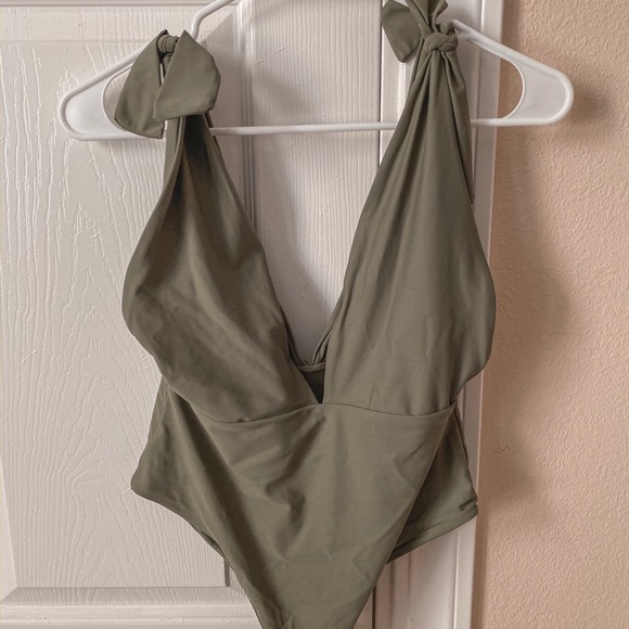 One Piece - Picture 1 of 3